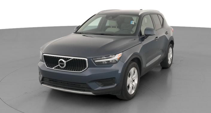 2022 Volvo XC40 T4 Momentum Hero Image