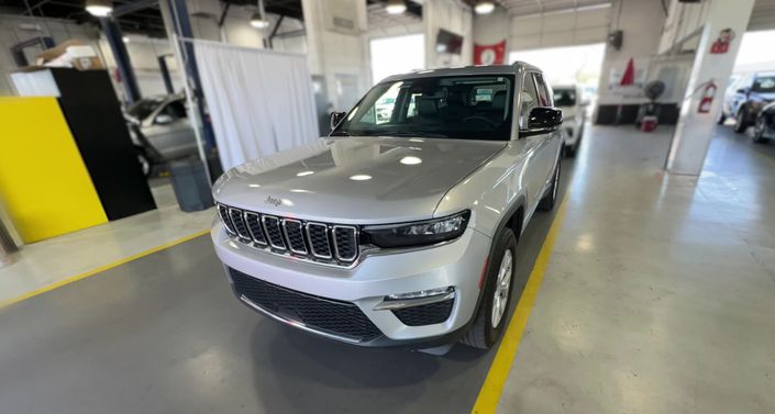 2023 Jeep Grand Cherokee Limited Edition Hero Image