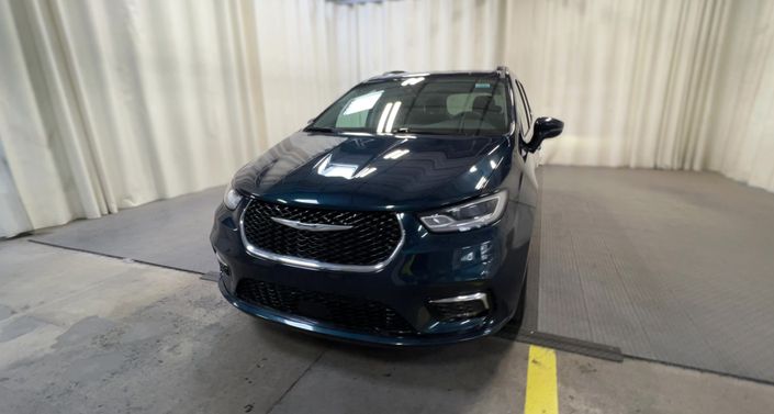 2022 Chrysler Pacifica Touring L -
                Riverside, CA