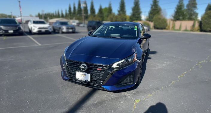 2024 Nissan Altima SR Hero Image