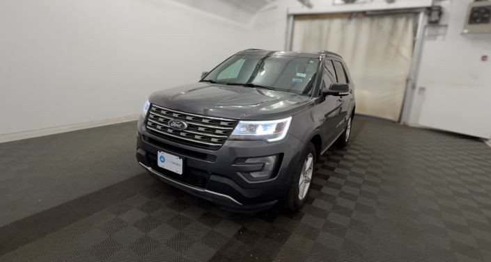 2017 Ford Explorer XLT Hero Image