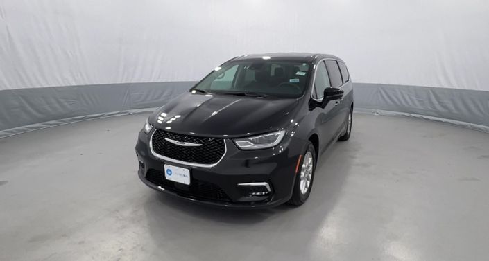 2023 Chrysler Pacifica Touring L -
                Akron, NY