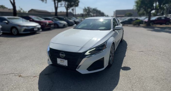 2024 Nissan Altima SL Hero Image