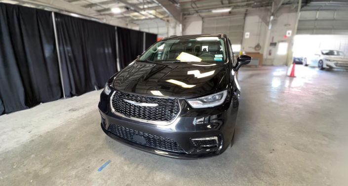 2023 Chrysler Pacifica Touring L -
                Fairview, OR