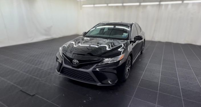 2018 Toyota Camry SE Hero Image