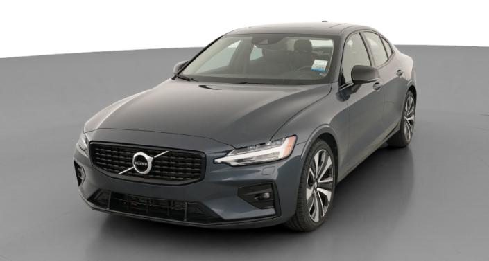 2022 Volvo S60 B5 Momentum Hero Image