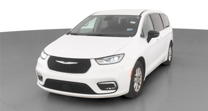 2024 Chrysler Pacifica Touring L Hero Image
