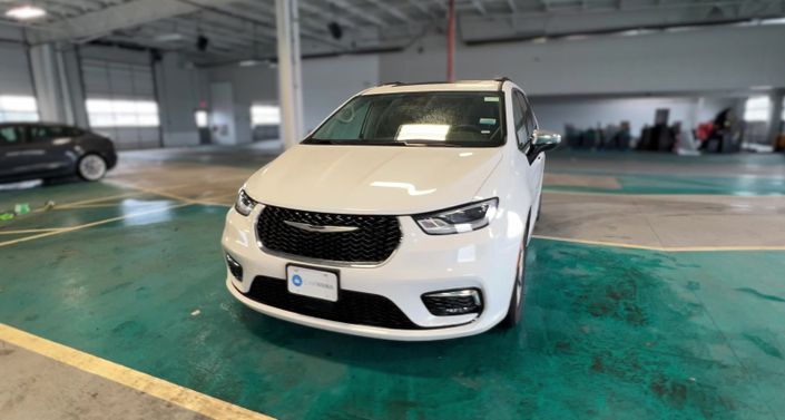 2023 Chrysler Pacifica Limited -
                Manville, NJ