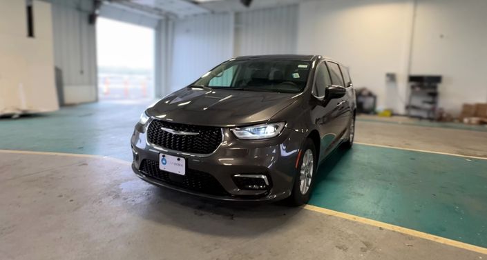 2023 Chrysler Pacifica Touring L -
                Manville, NJ