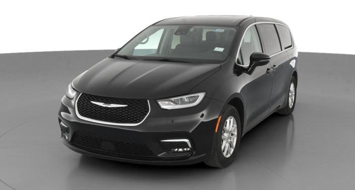 2024 Chrysler Pacifica Touring L Hero Image