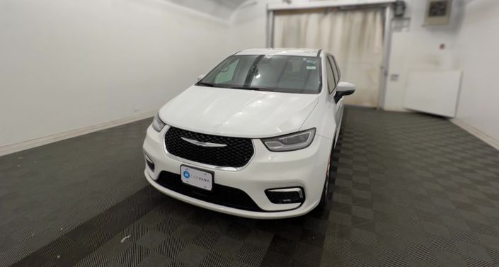 2023 Chrysler Pacifica Touring L -
                Framingham, MA
