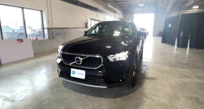 2020 Volvo XC40 T5 Momentum Hero Image