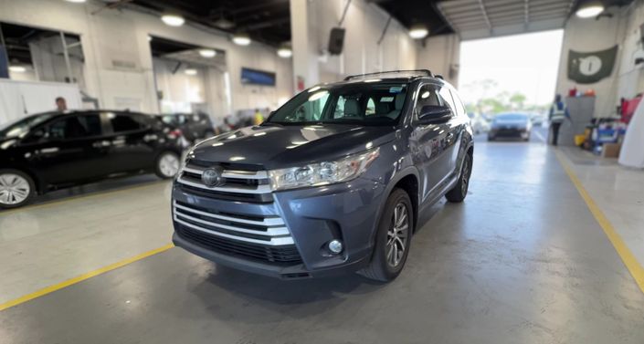 2019 Toyota Highlander XLE Hero Image