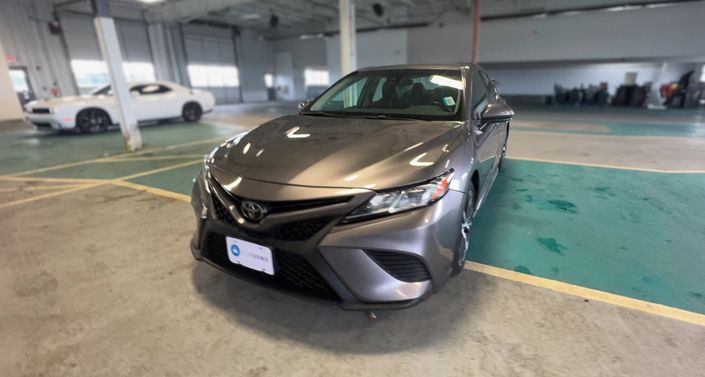 2018 Toyota Camry SE Hero Image