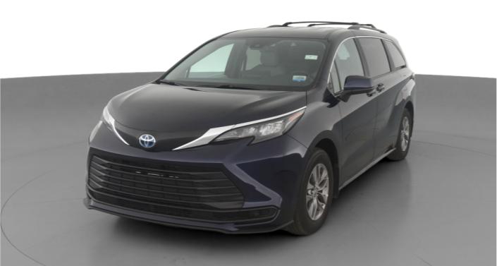 2025 Toyota Sienna LE -
                Hebron, OH