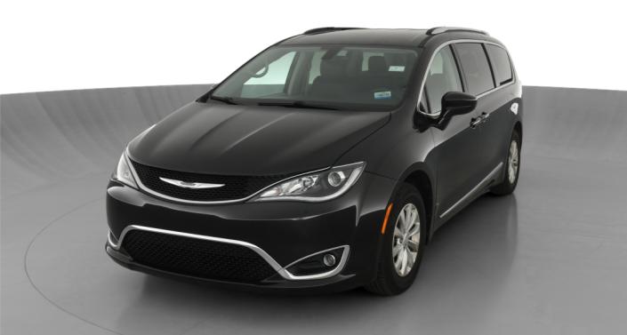 2019 Chrysler Pacifica Touring L -
                Lorain, OH