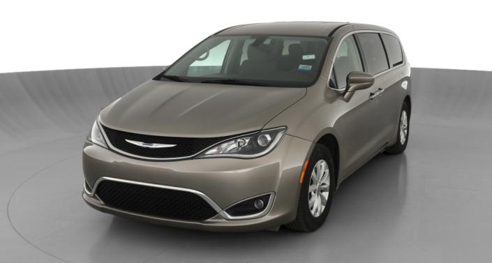 2018 Chrysler Pacifica Touring Plus -
                Lorain, OH