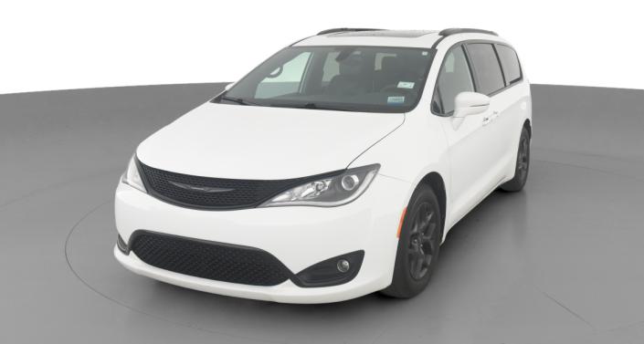 2018 Chrysler Pacifica Limited -
                Hebron, OH