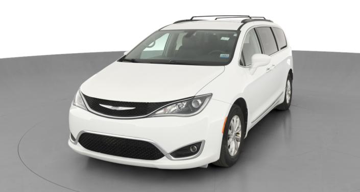 2017 Chrysler Pacifica Touring L Hero Image