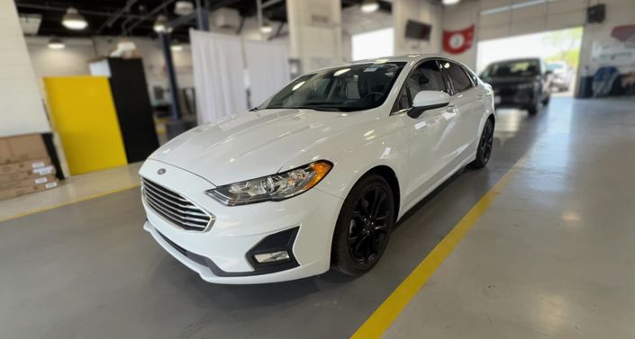 2020 Ford Fusion SE Hero Image