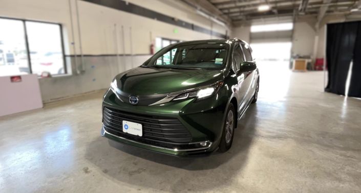 2021 Toyota Sienna XLE -
                Fairview, OR