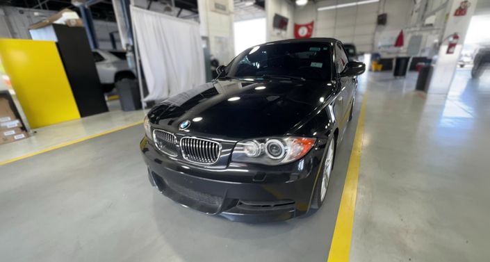 Thumbnail: 2010 BMW 1 Series - 1