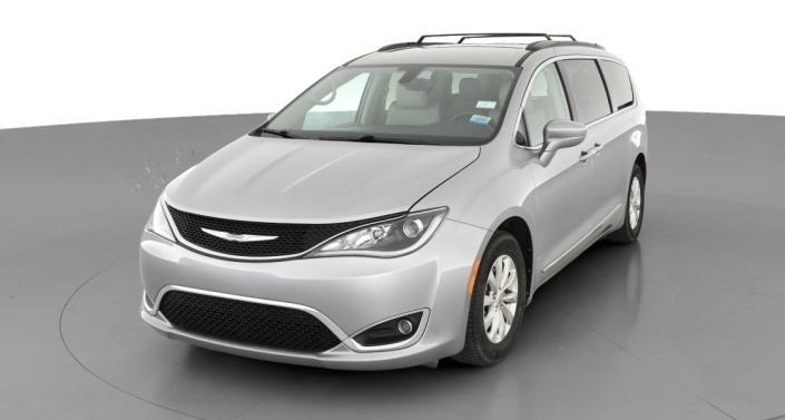 2017 Chrysler Pacifica Touring L -
                Lorain, OH