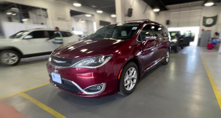 2019 Chrysler Pacifica Limited Hero Image