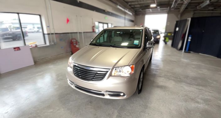 2015 Chrysler Town & Country Touring Hero Image