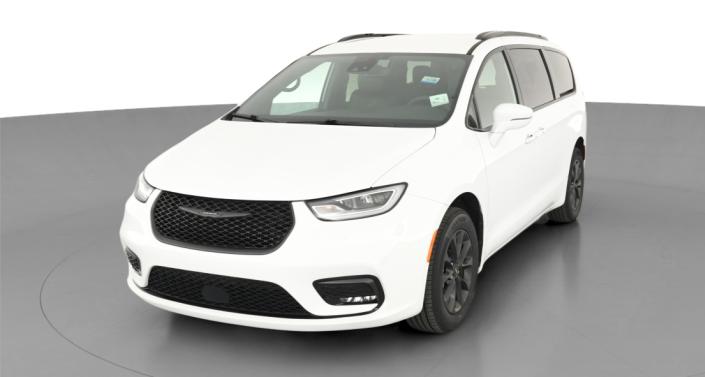 2022 Chrysler Pacifica Touring L Hero Image