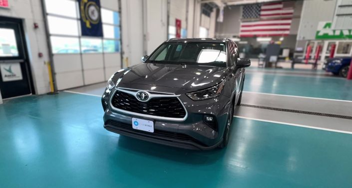 2021 Toyota Highlander XLE Hero Image