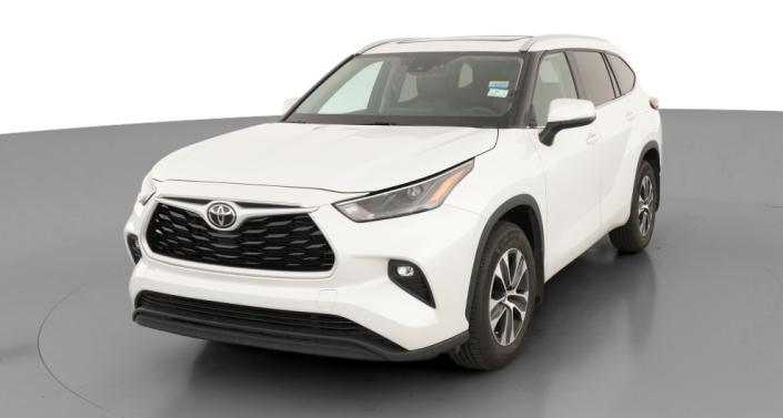 2022 Toyota Highlander XLE Hero Image