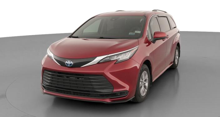 2022 Toyota Sienna LE Hero Image