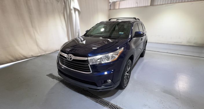 2016 Toyota Highlander XLE Hero Image