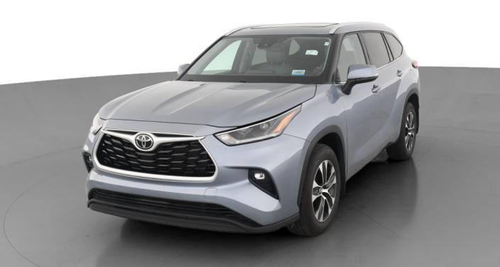 2021 Toyota Highlander XLE Hero Image