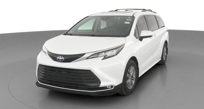 2023 Toyota Sienna XLE Hero Image