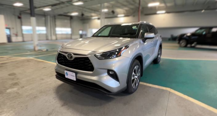 2022 Toyota Highlander XLE Hero Image