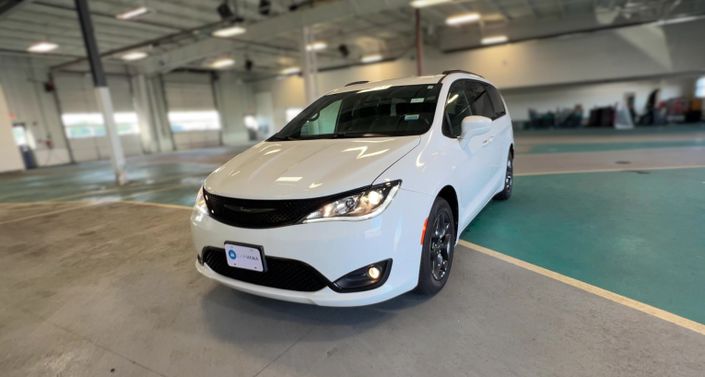2020 Chrysler Pacifica Touring L Hero Image