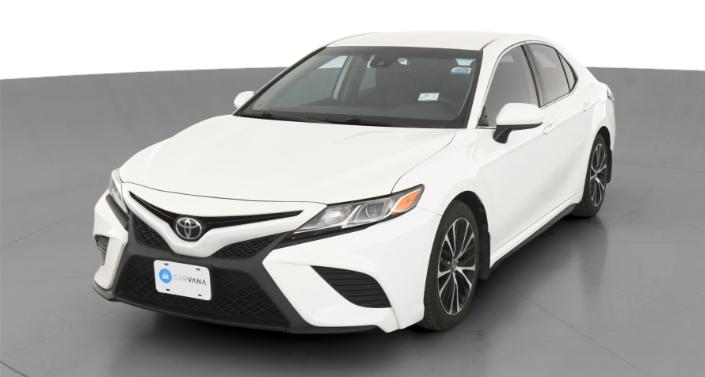 2020 Toyota Camry SE Hero Image