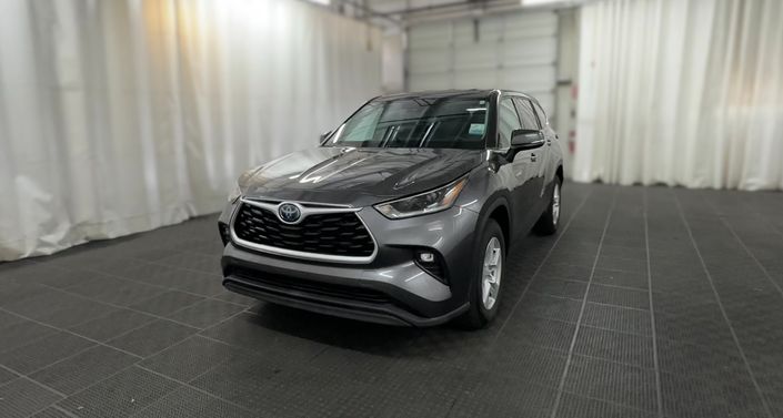 2021 Toyota Highlander LE Hero Image