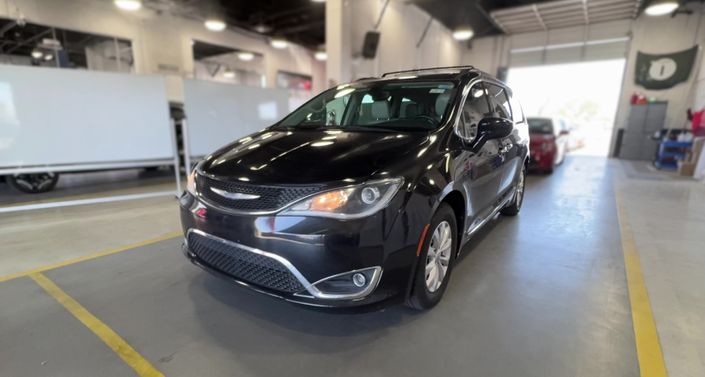 Thumbnail: 2017 Chrysler Pacifica - 1
