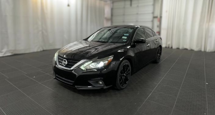 2017 Nissan Altima SR Hero Image