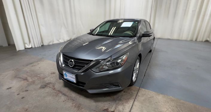 2016 Nissan Altima SL Hero Image
