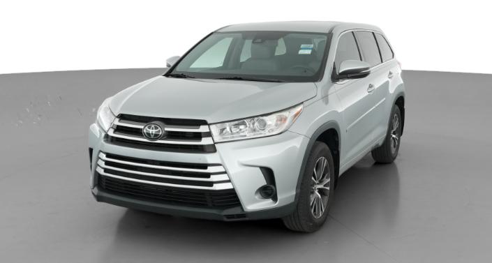 2017 Toyota Highlander LE Hero Image