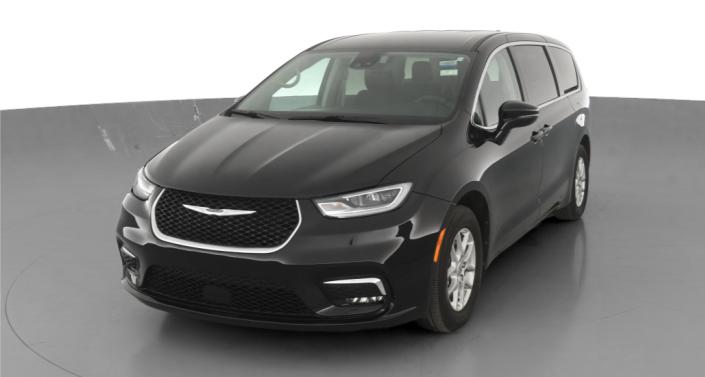 2024 Chrysler Pacifica Touring L Hero Image
