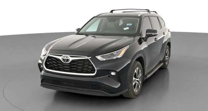 2022 Toyota Highlander XLE Hero Image