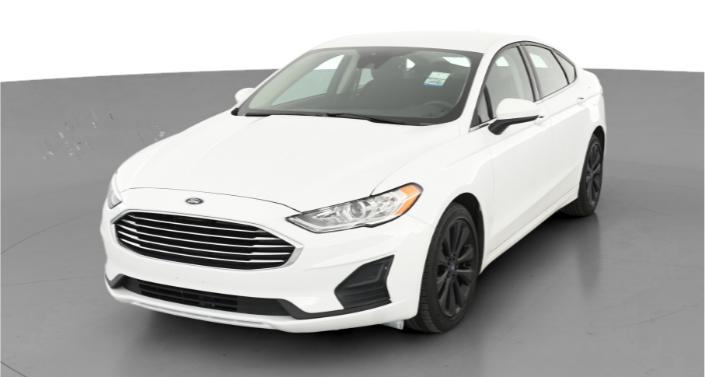 2019 Ford Fusion SE Hero Image