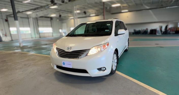 2016 Toyota Sienna XLE Hero Image