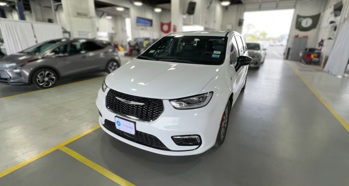 2025 Chrysler Pacifica Hybrid Select Hero Image