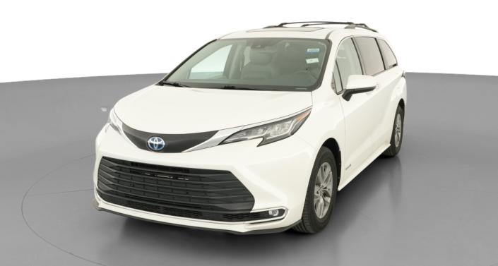 2021 Toyota Sienna XLE Hero Image